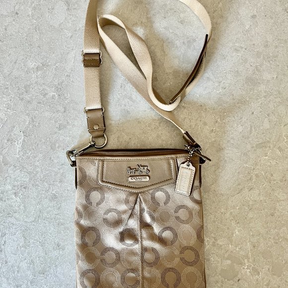 Coach Signature Cross-body Swing-pack Handbag - Picture 1 of 6